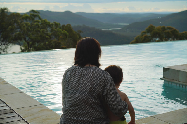 mountwhite_mum_miles_pool