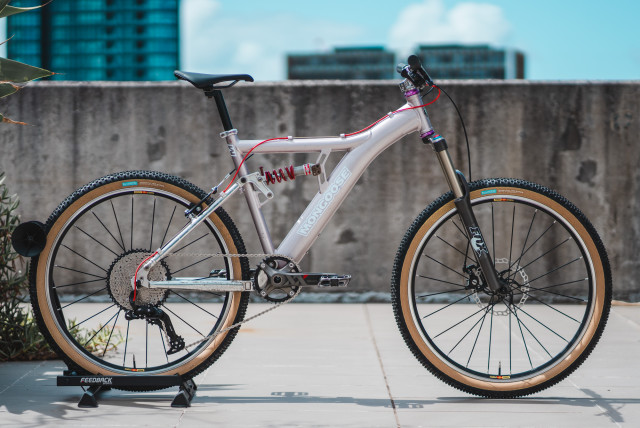 01_mongoose_1998_nx85