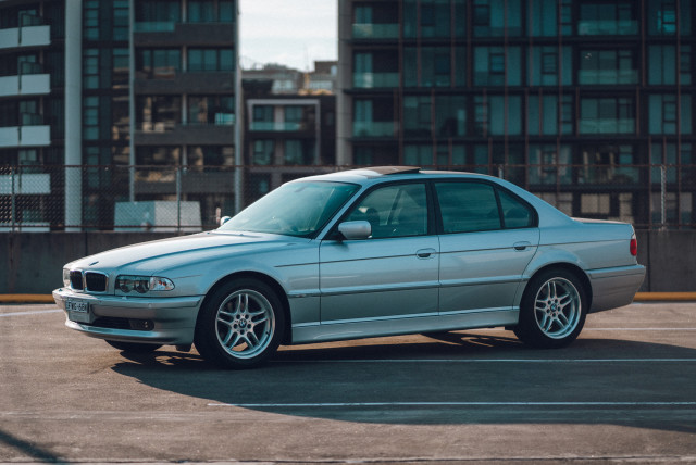 10_autoroe_bmw_e38