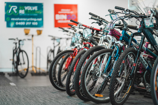 01_revolve_recycling_shop