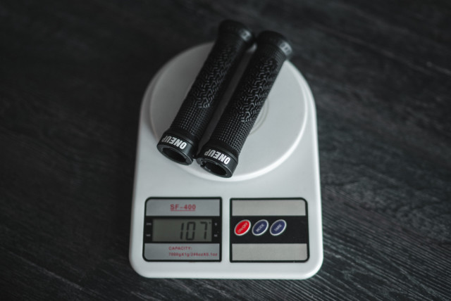 oneup_grips_jacksongoldstone_weight